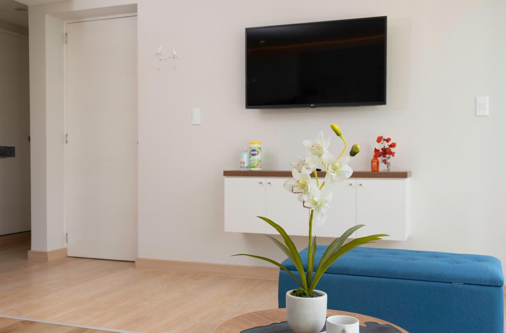 Private Residences By Vibrant Apartment Lima